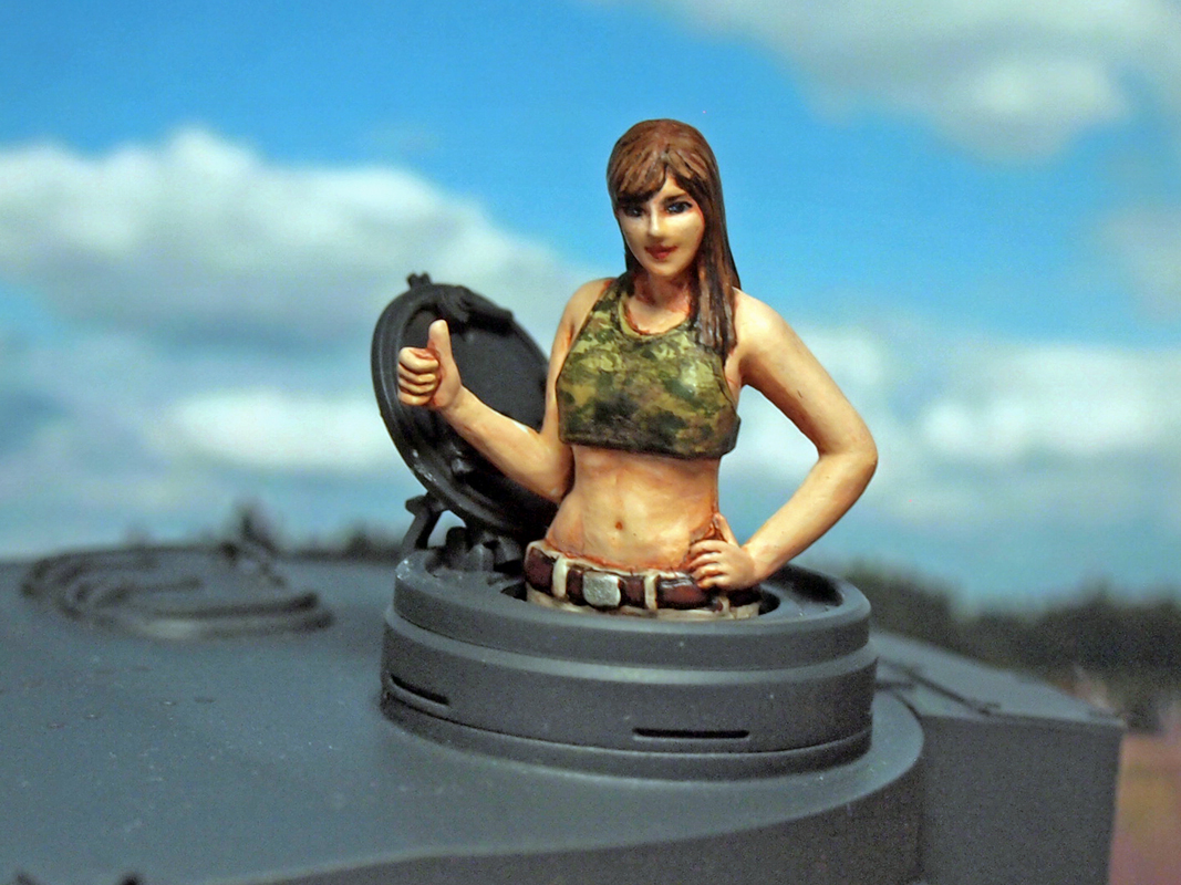 ML-080 Female Army Soldier 1/35 Aurora Model